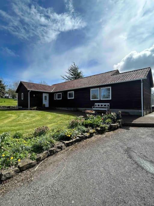 Wooden Cottage With Lake View Enniskillen Kültér fotó